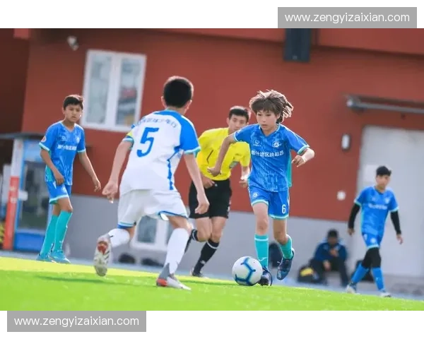 美国高中足球联赛激烈角逐展现青少年体育精神与团队荣耀 美国高中足球联赛激烈角逐展现青少年体育精神与团队荣耀